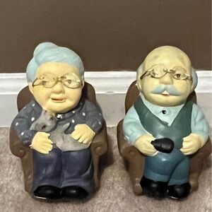 Old Couple, piggy bank in Rocking chairs